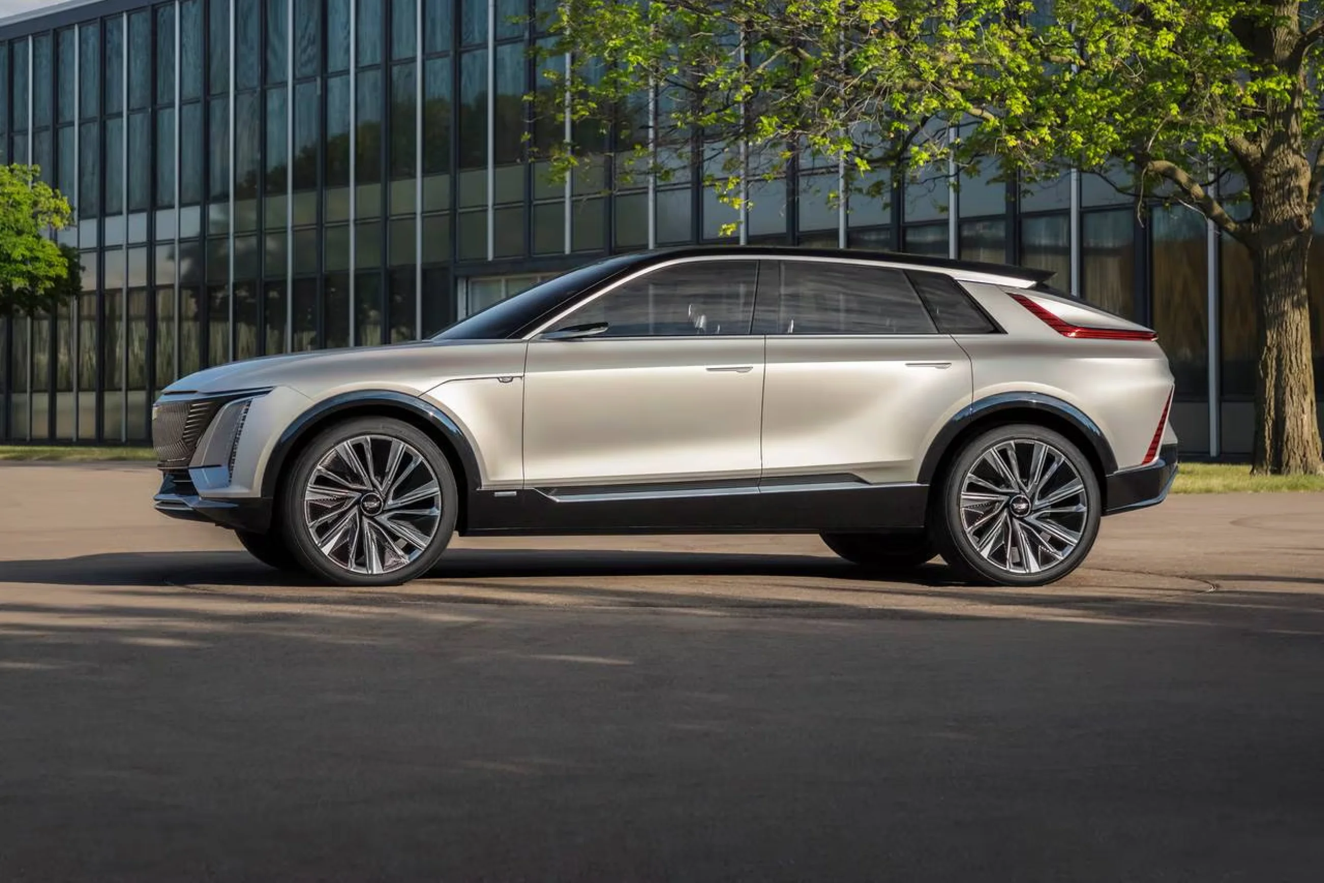 Cadillac Lyriq - Image 12