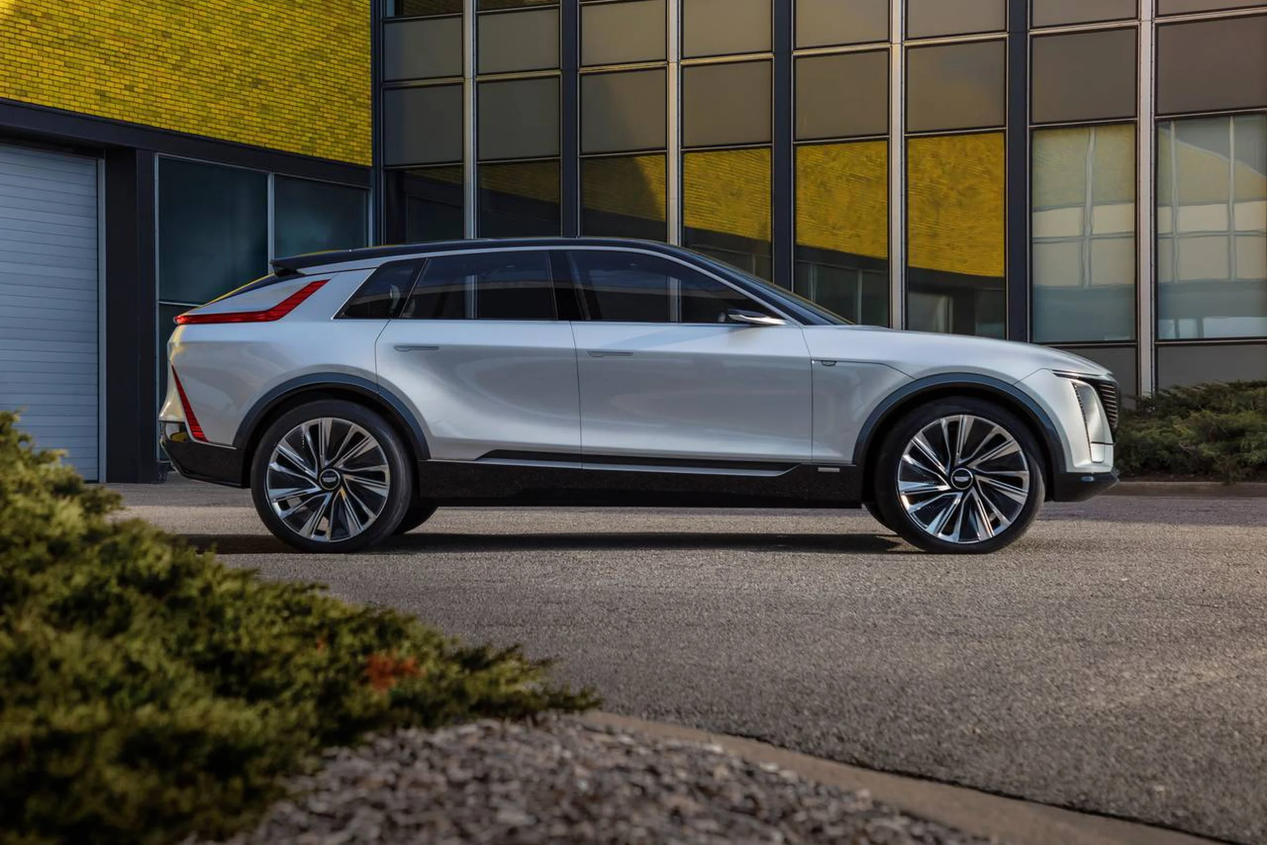 Cadillac Lyriq - Image 14