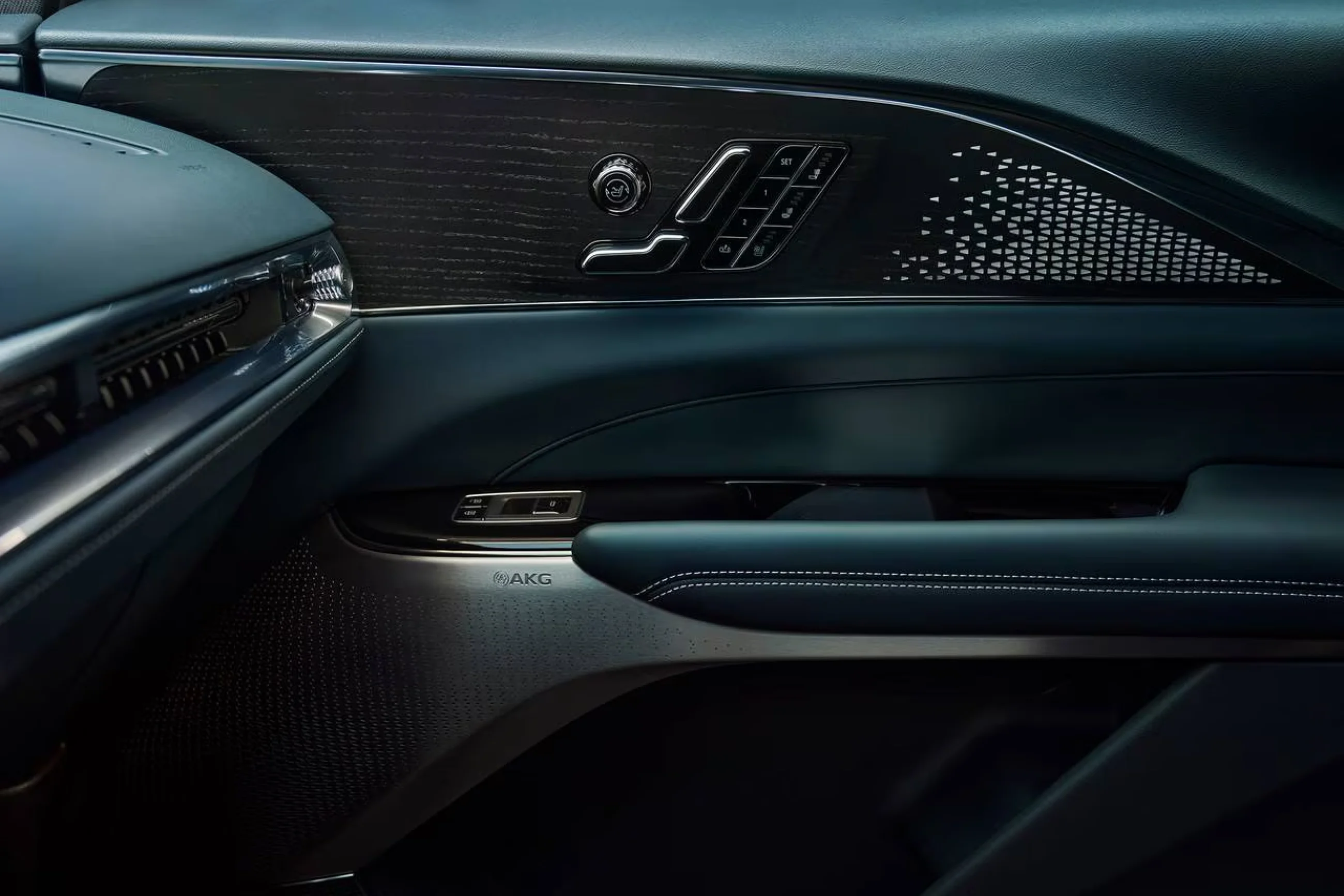 Cadillac Lyriq - Image 2