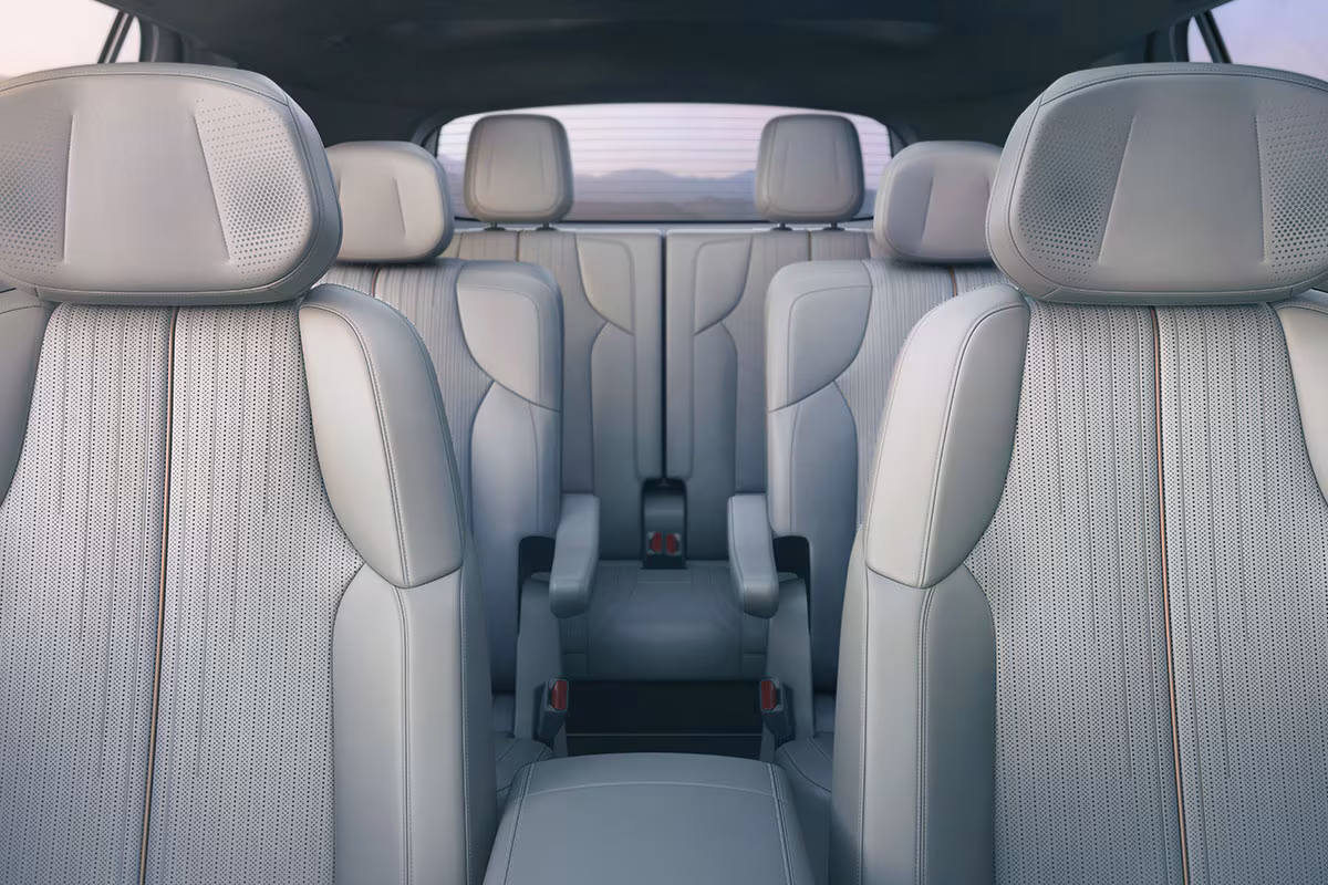 Cadillac Vistiq - Image 11