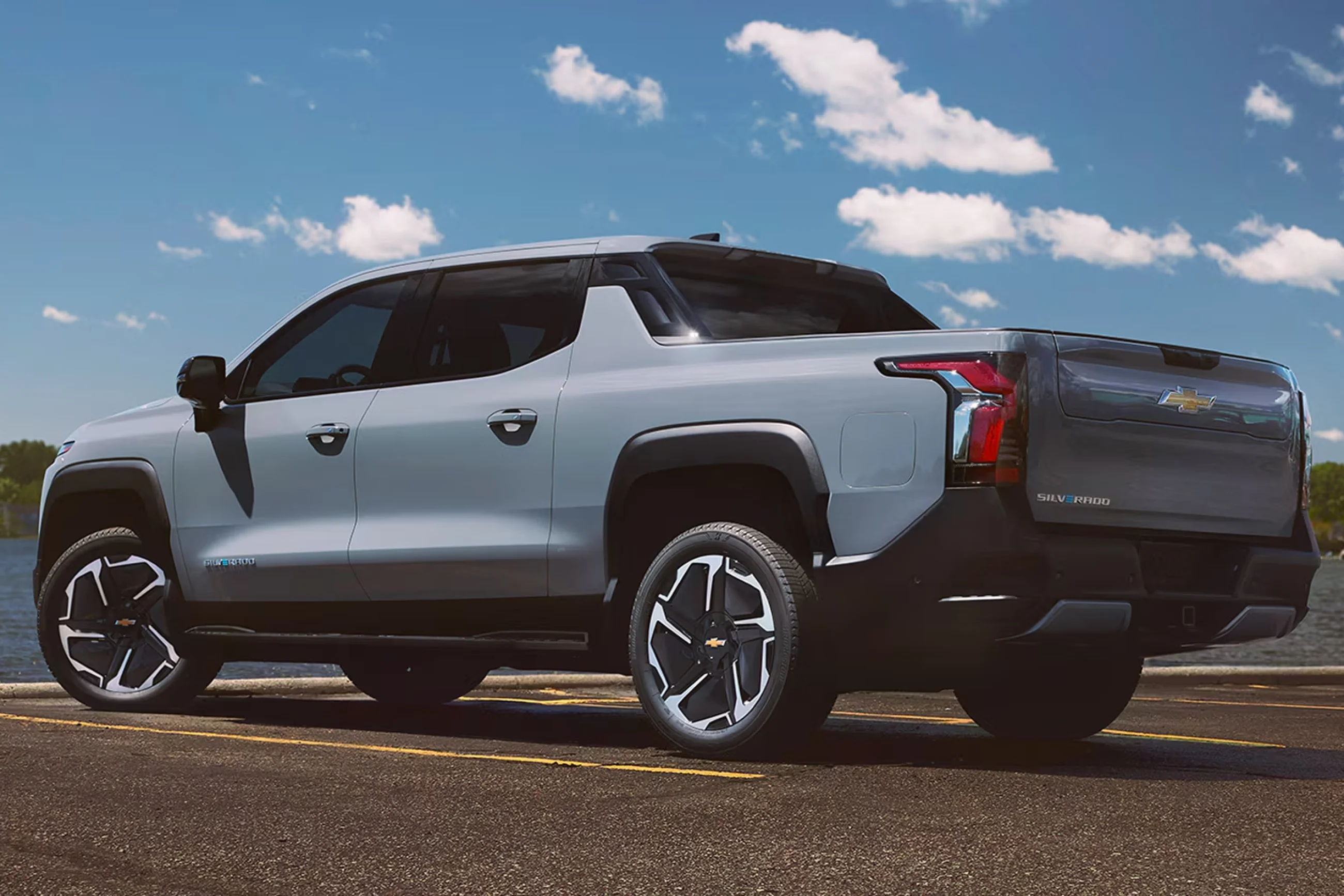 Chevrolet Silverado EV - Image 10