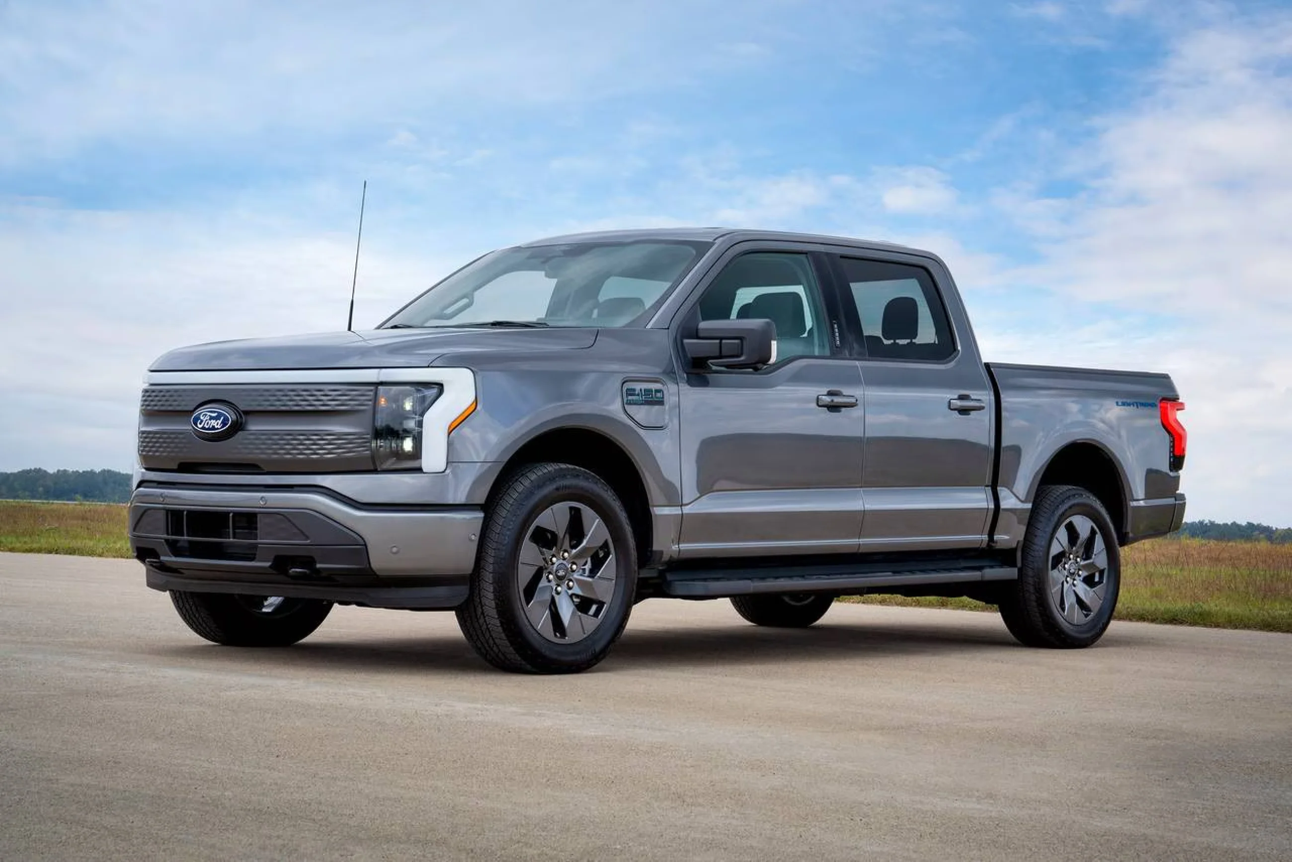Ford F-150 Lightning - Image 2