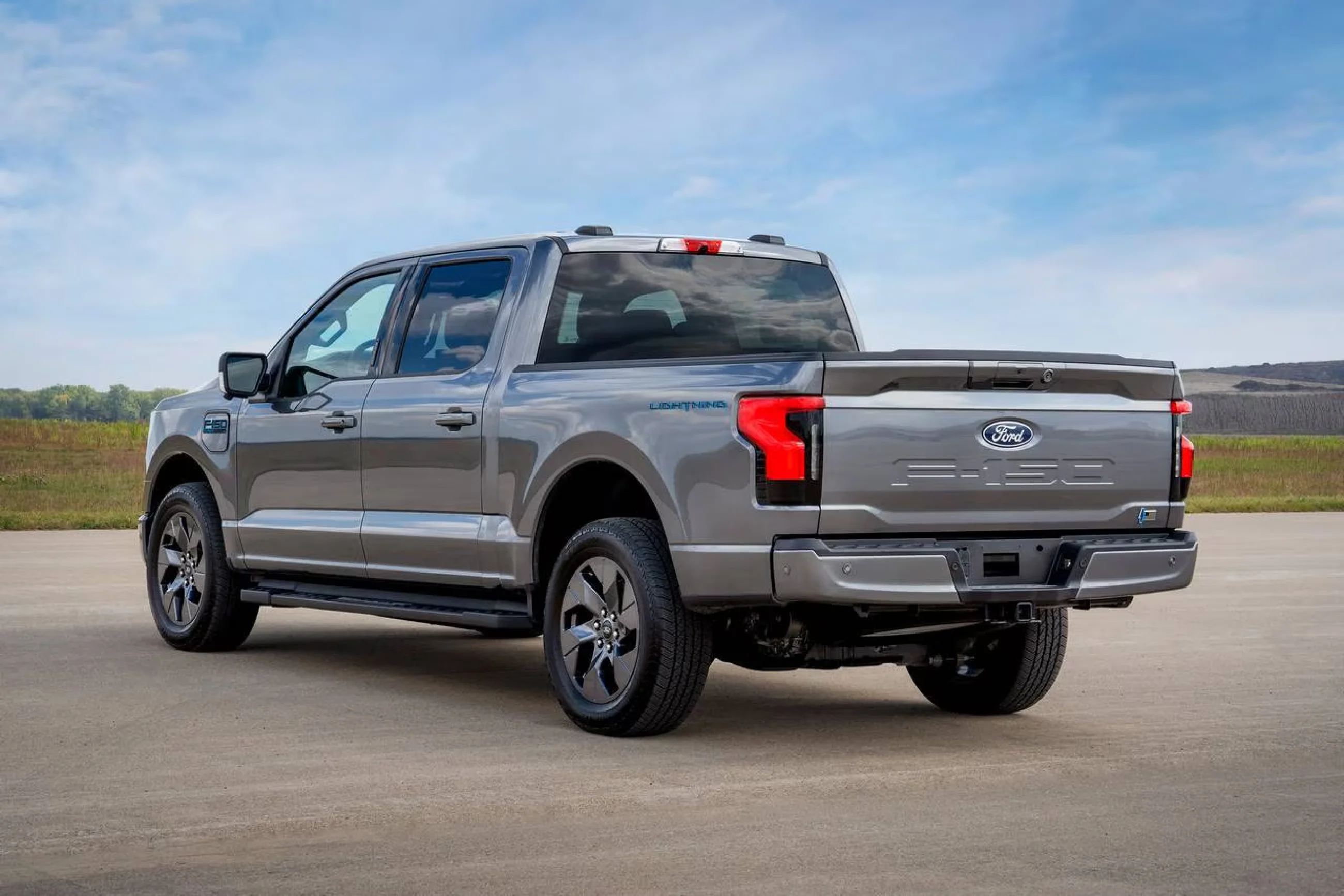 Ford F-150 Lightning - Image 3