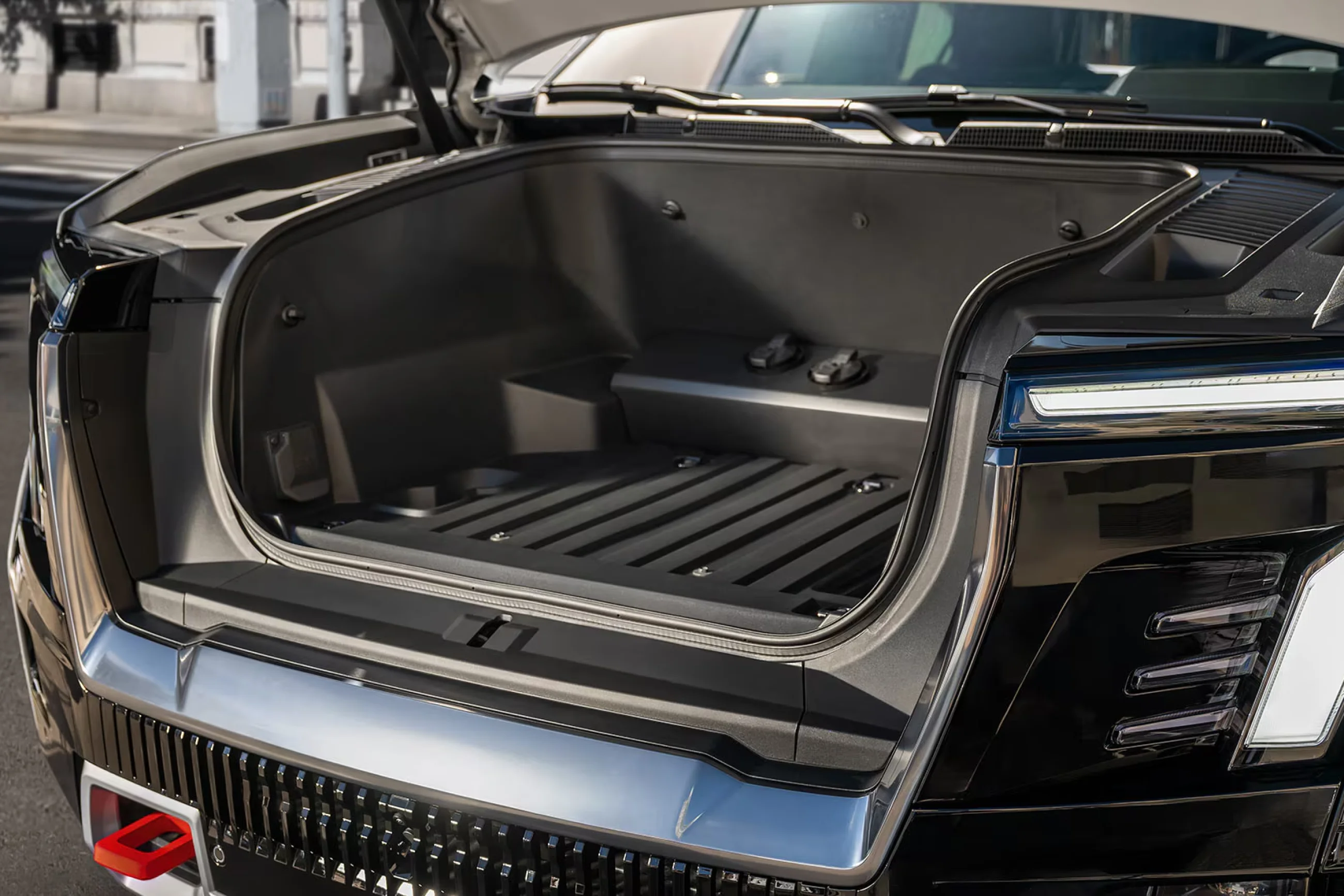 General Motors Sierra Denali EV - Image 7