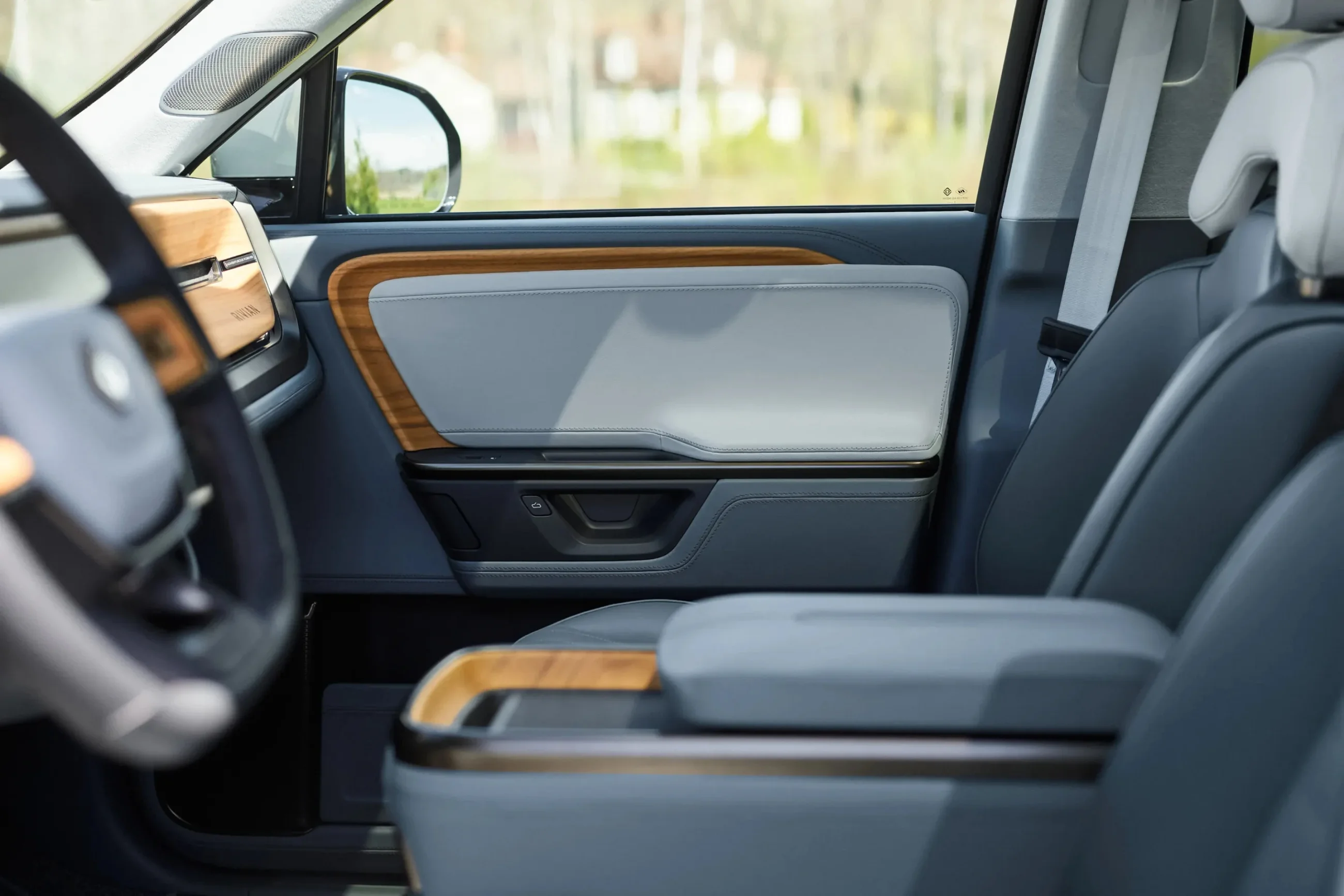 Rivian R1S - Image 15