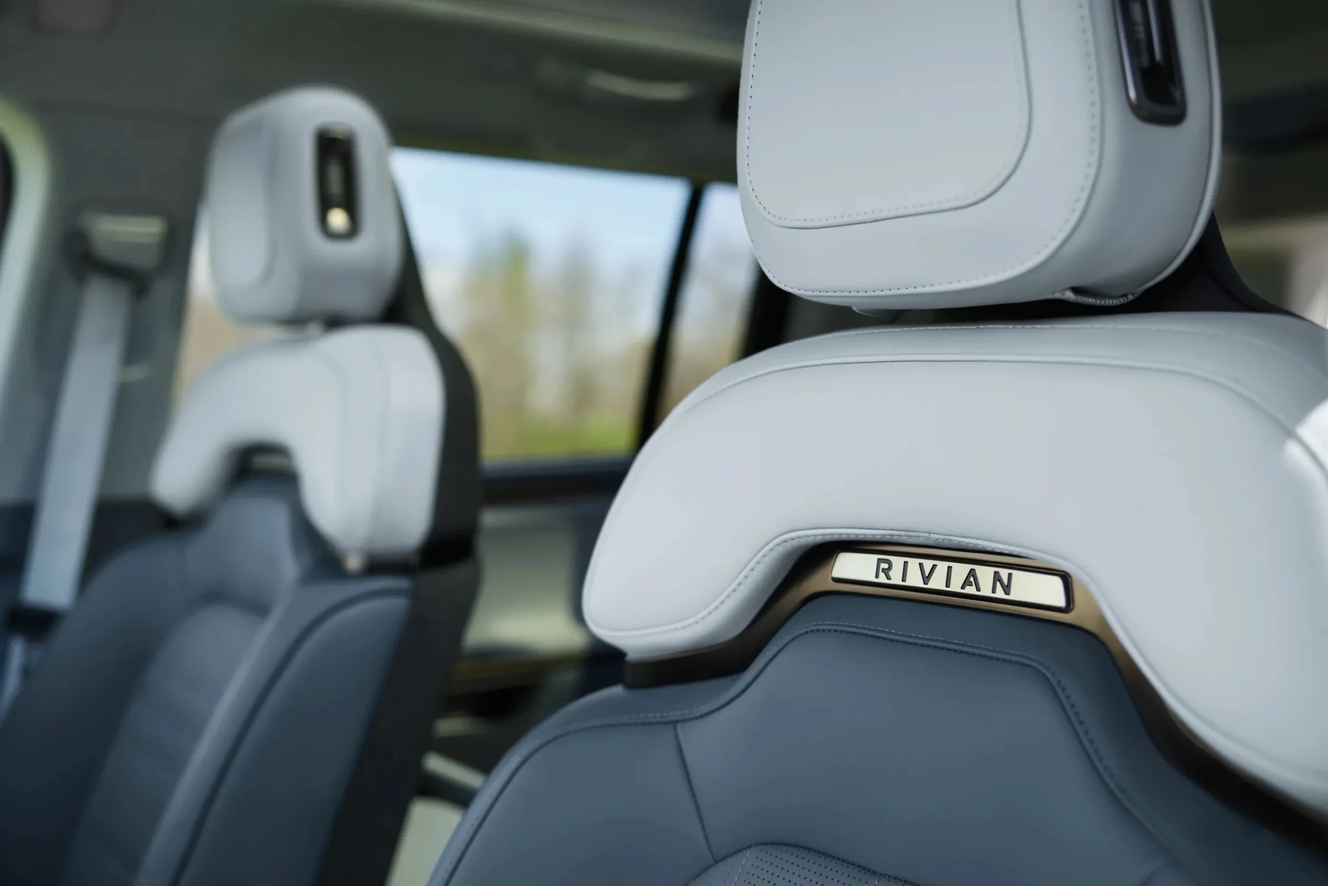 Rivian R1S - Image 18