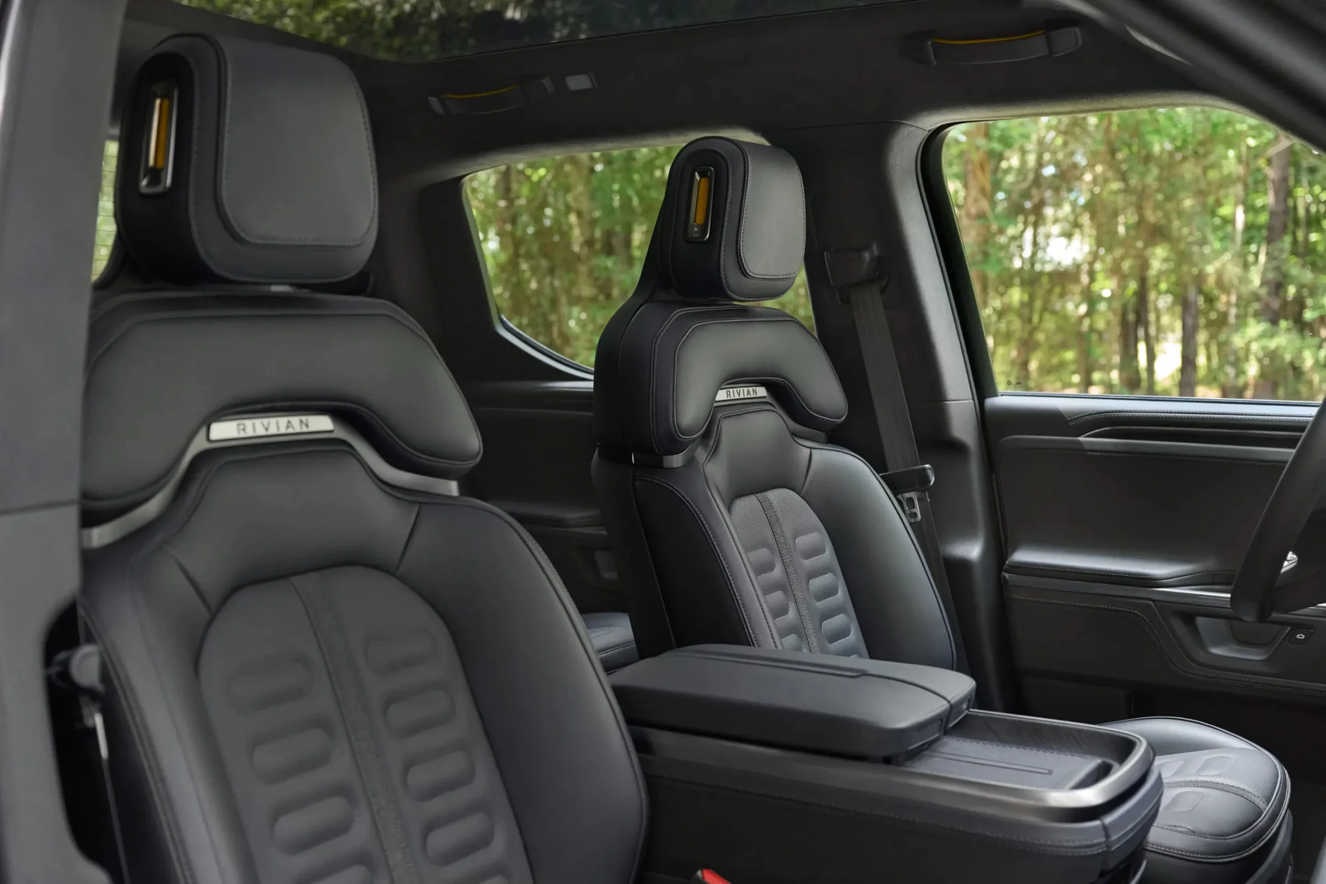 Rivian R1S - Image 19