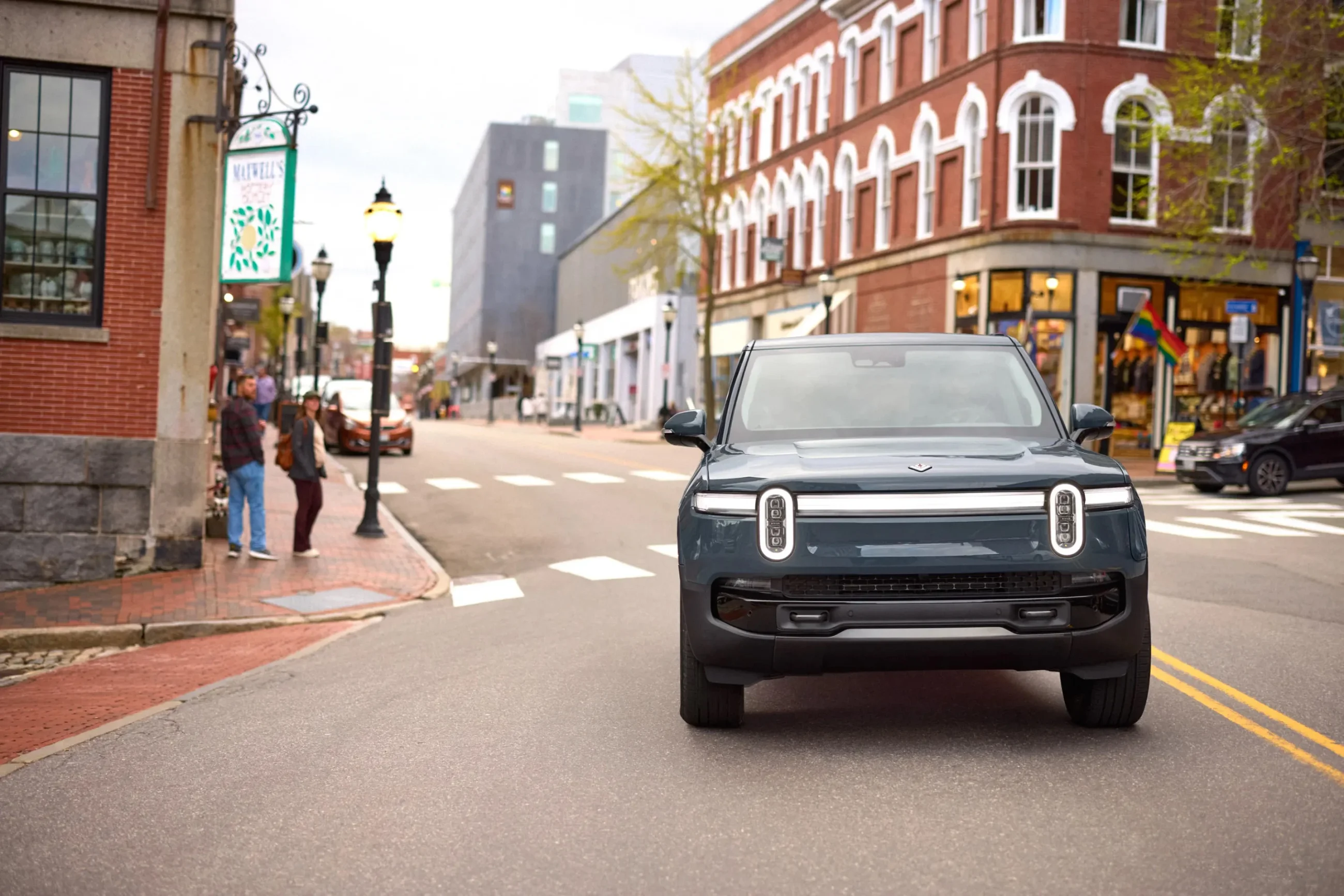 Rivian R1S - Image 21