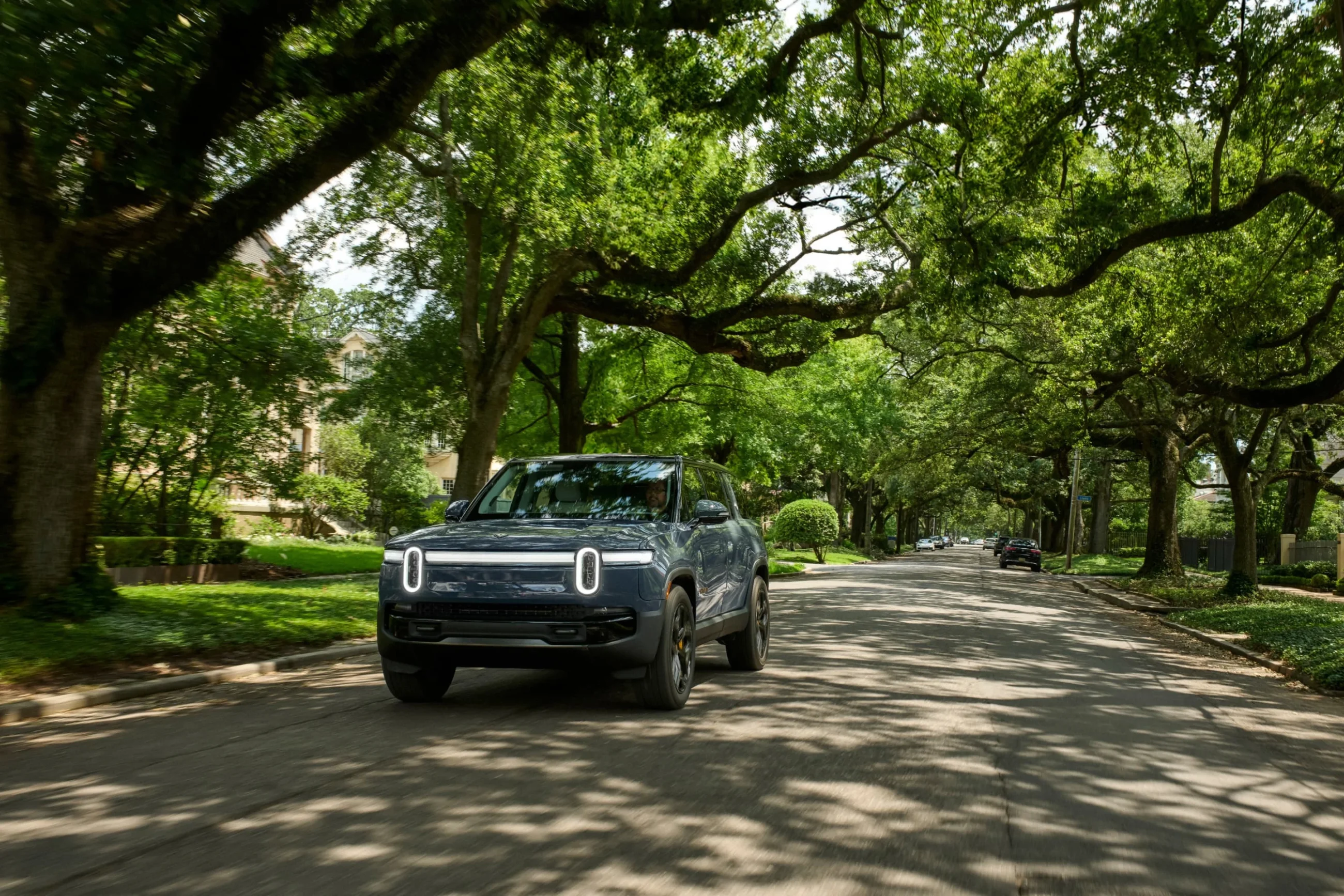 Rivian R1S - Image 22