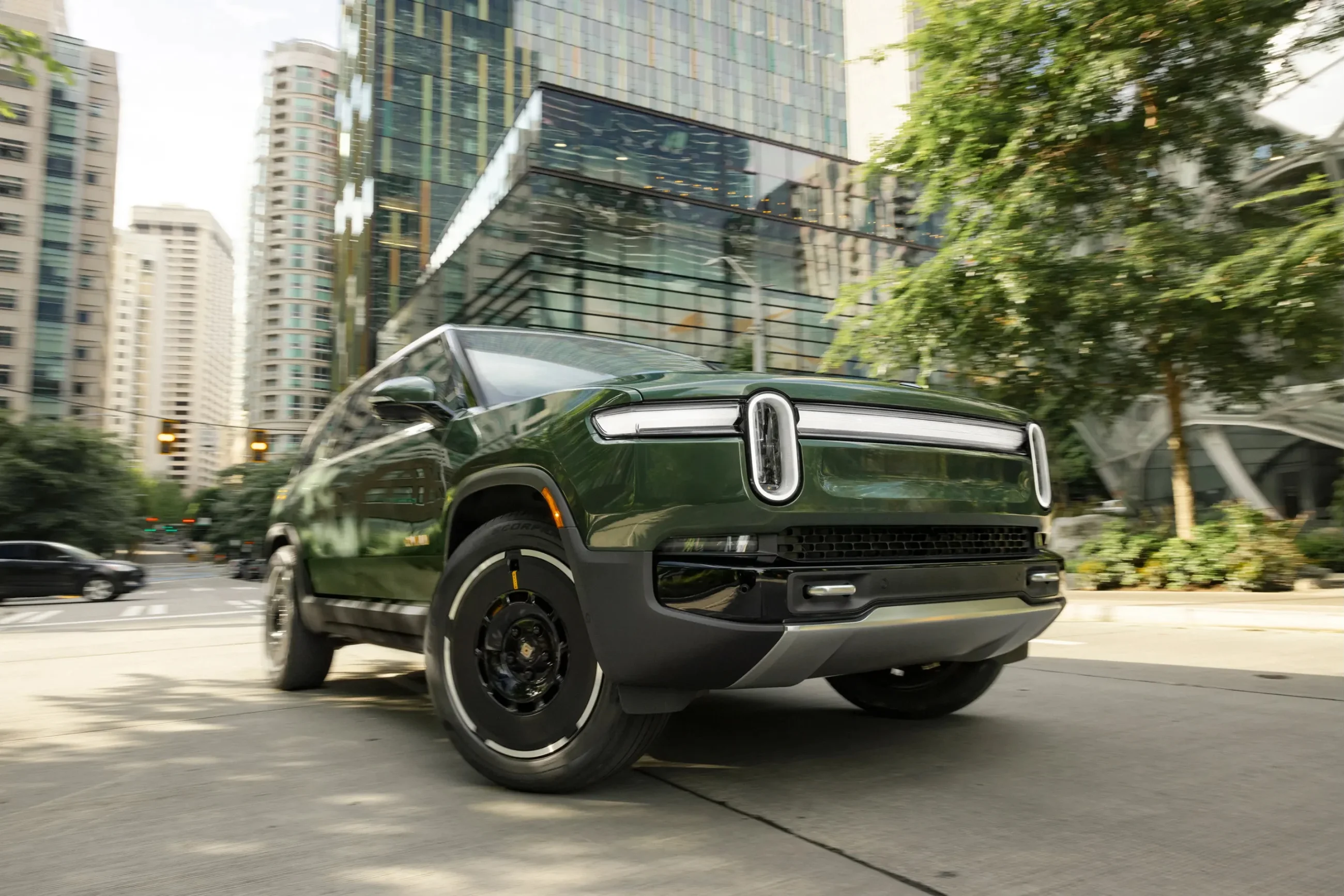 Rivian R1S - Image 24