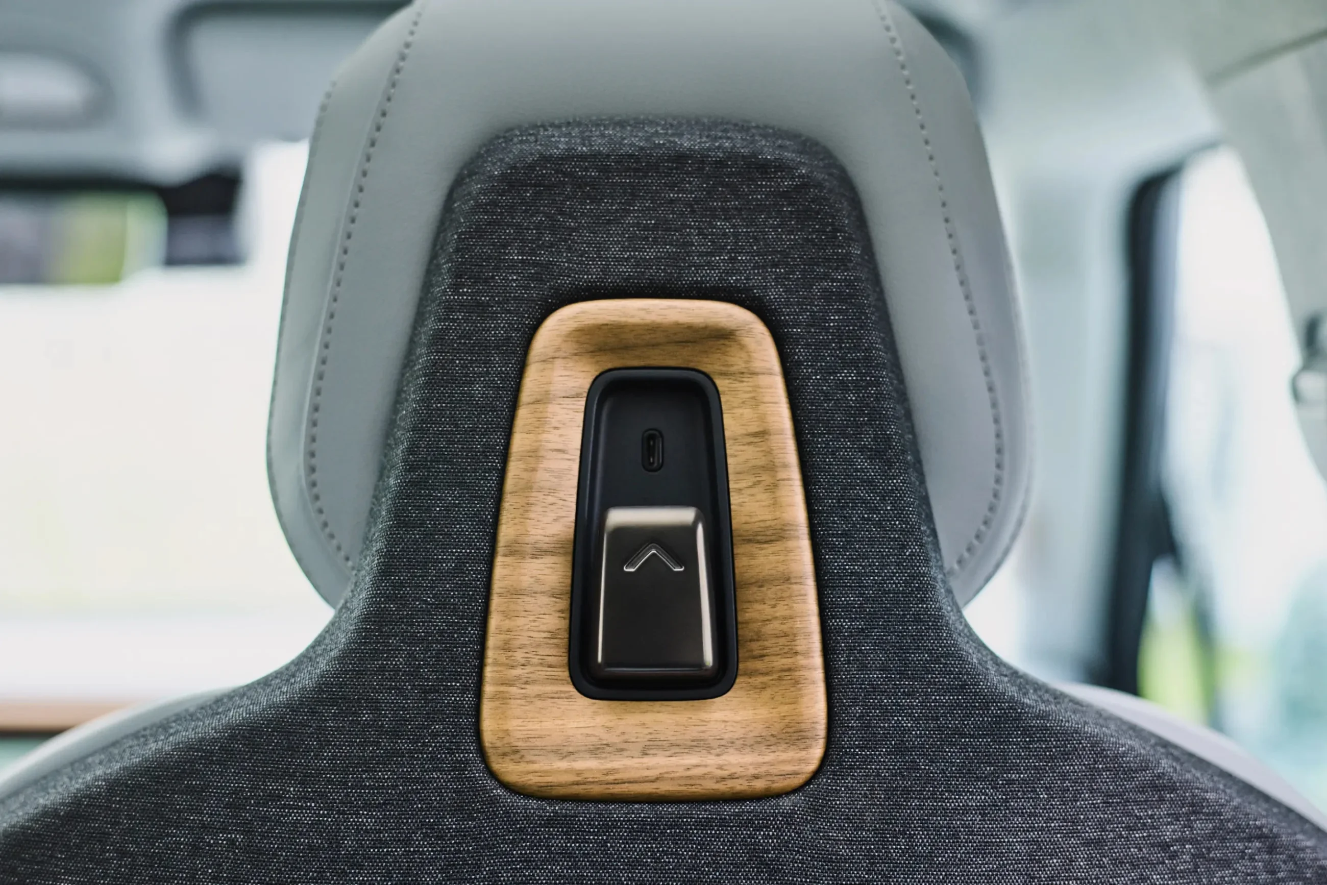 Rivian R1S - Image 25