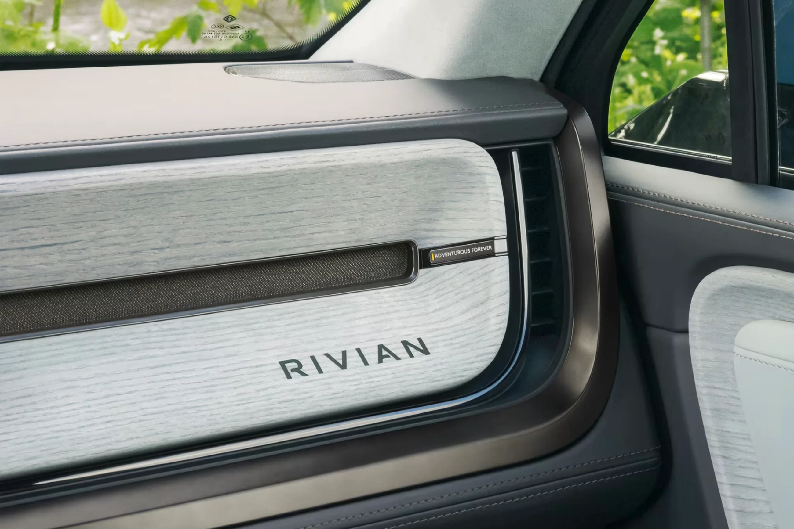 Rivian R1T - Image 24